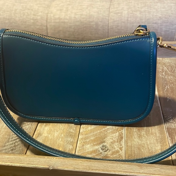 COPY - NWOT Coach Swinger 20 deep turquoise - Picture 6 of 9